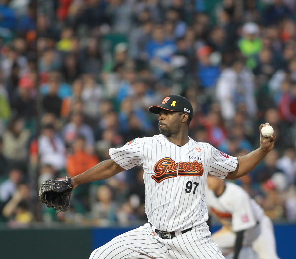 선발등판한 유먼선수 6승을 위해